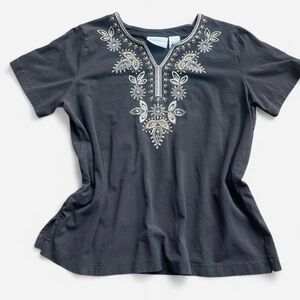 Alfred Dunner Chic Beaded Embroidered Pattern Short Sleeve Boho Tee Size Medium